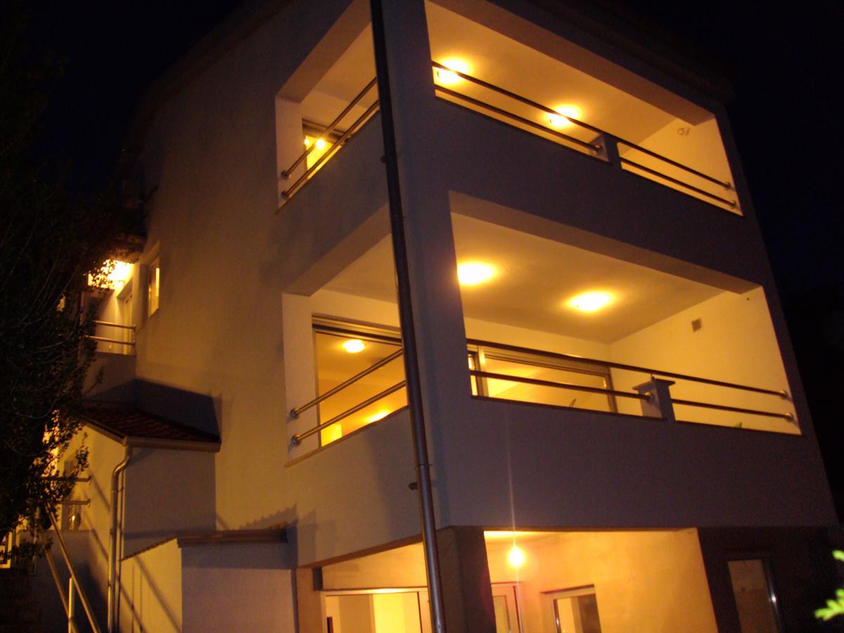 Apartments Vista Novi Vinodolski Buitenkant foto